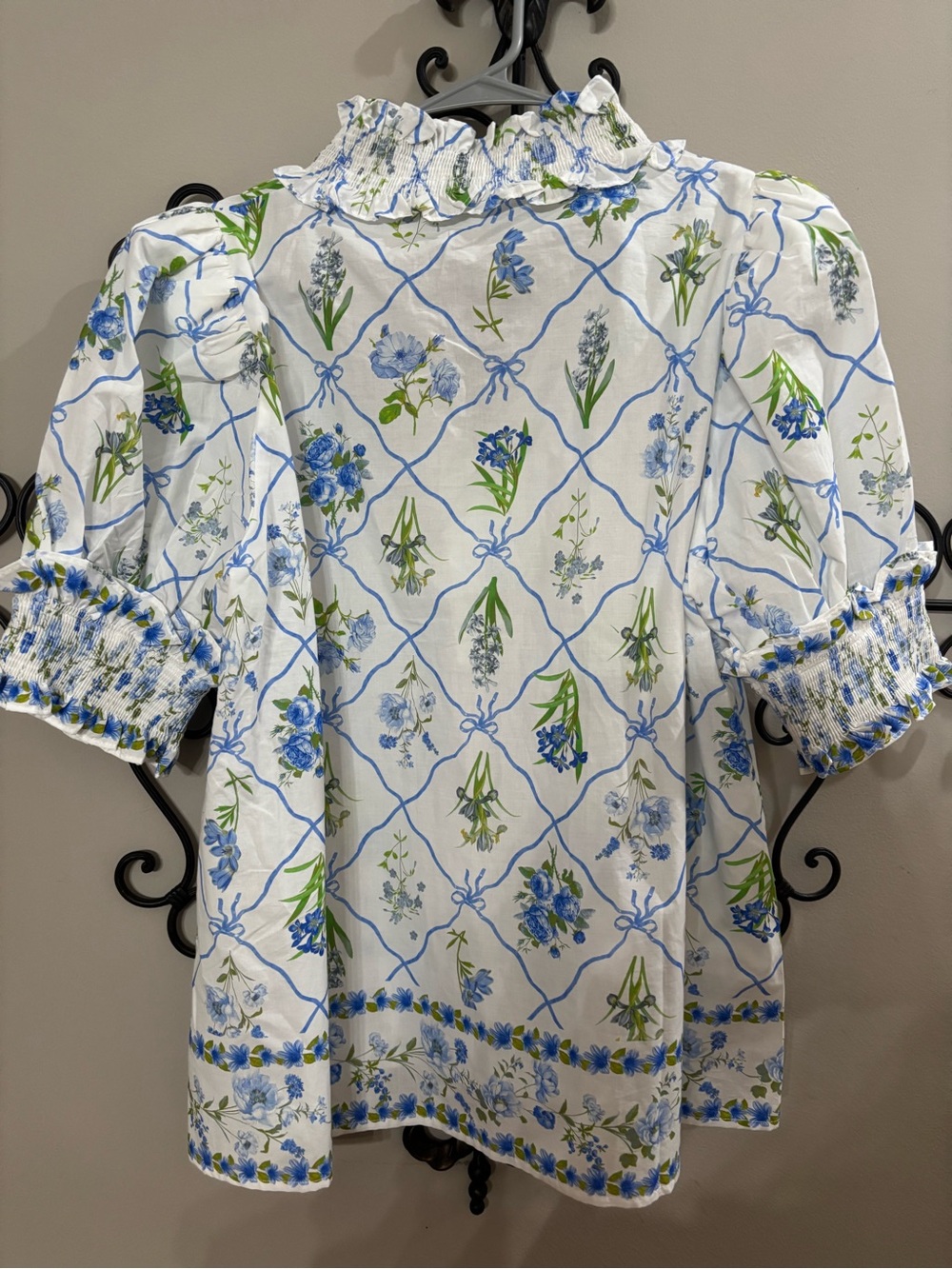 Entro blouse size medium. Never worn. - Picture 7 of 7